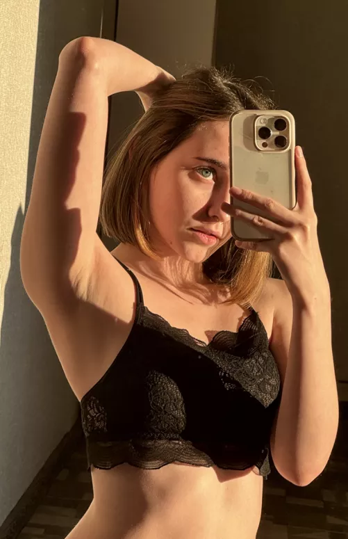 No deodorant, just the clean smell of my unwashed body by xSweet_Toothx