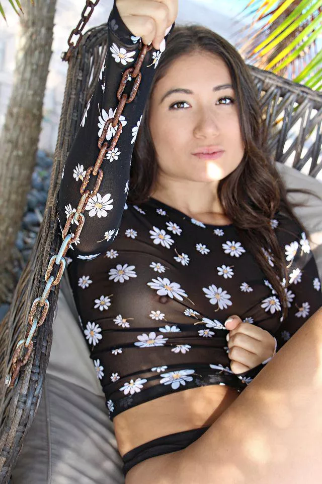 Peek-a-boo, I see you! posted by nikkidavisxo