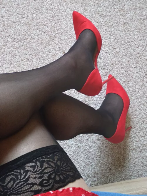 Red and black combination is a best 💘👠👠 by Uncharted_Elena