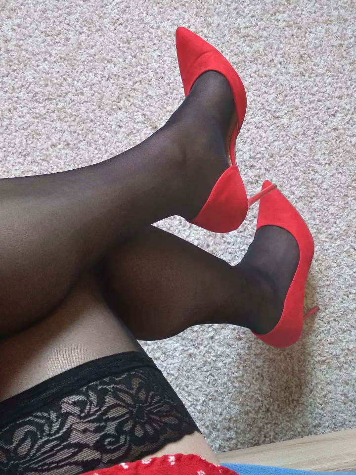 Red and black combination is a best 💘👠👠 posted by Uncharted_Elena