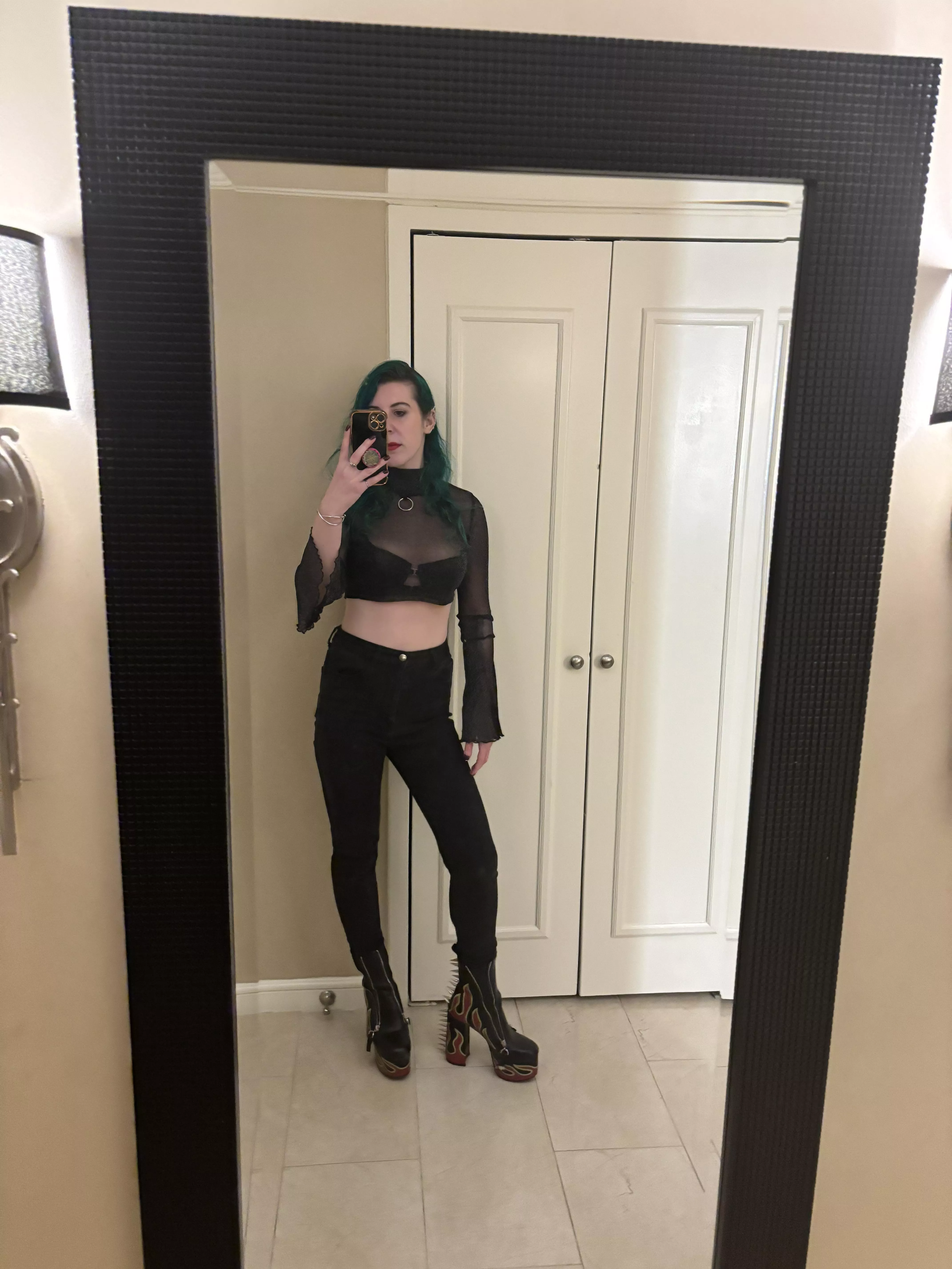 Sexy in the mirror posted by sirenskiss3