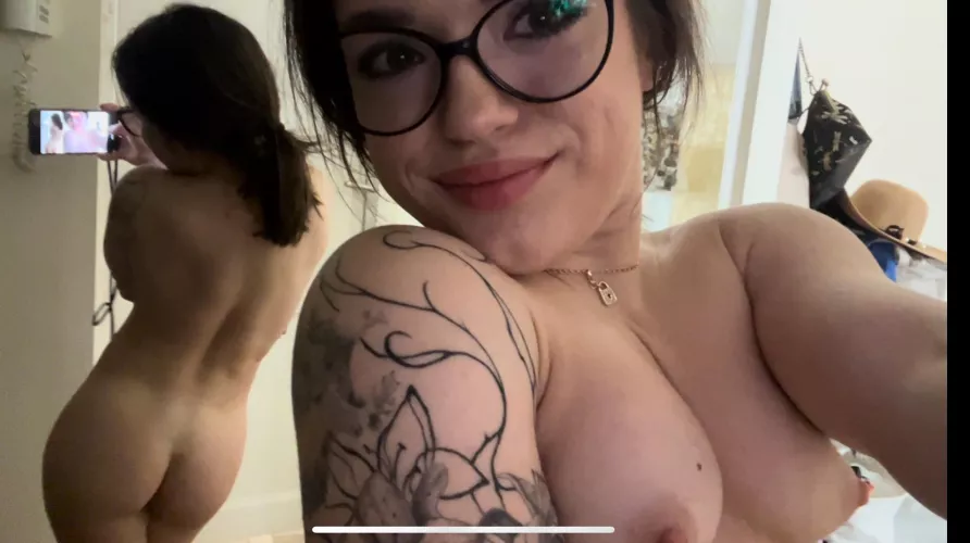 Should I be proud of my dwarf body? by StandardShallots