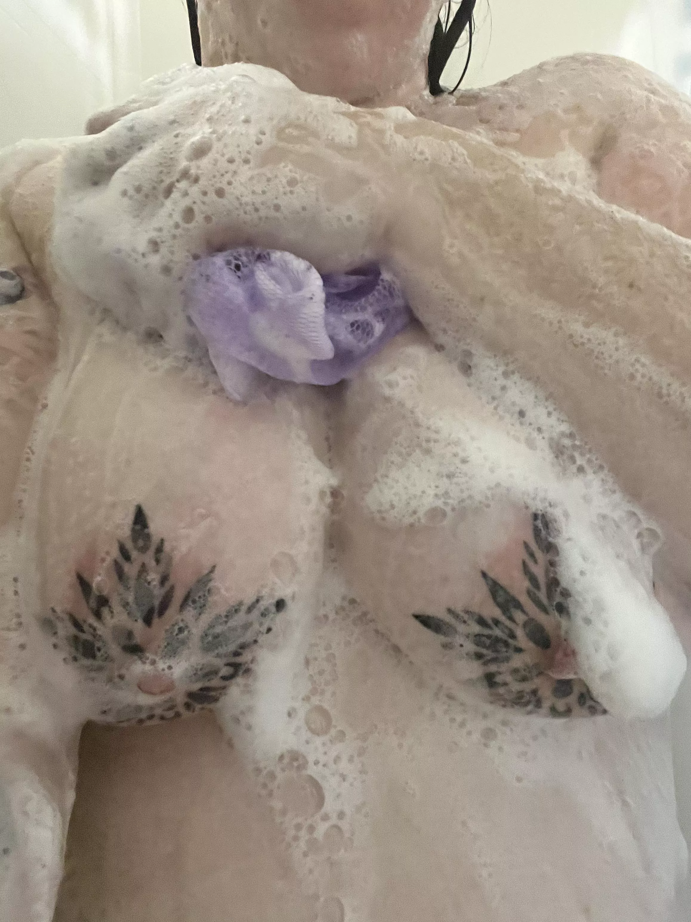 Shower pics are some of my favorite pics 😘 posted by Thickmint229