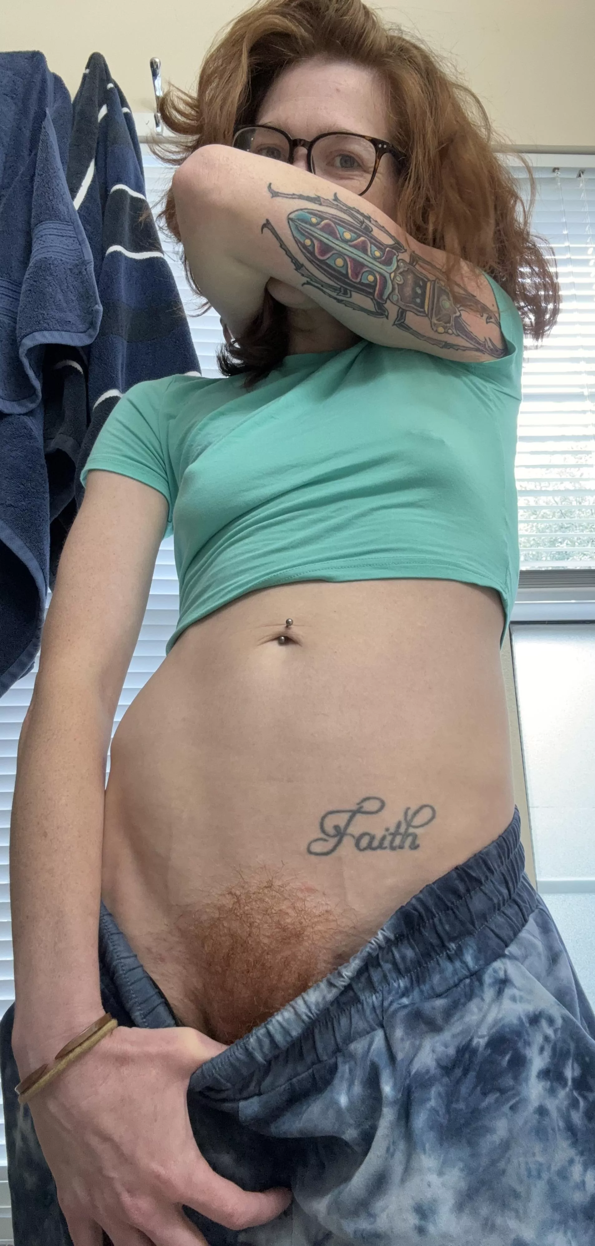 some sexy hair down there 😏 posted by redhotpearlx