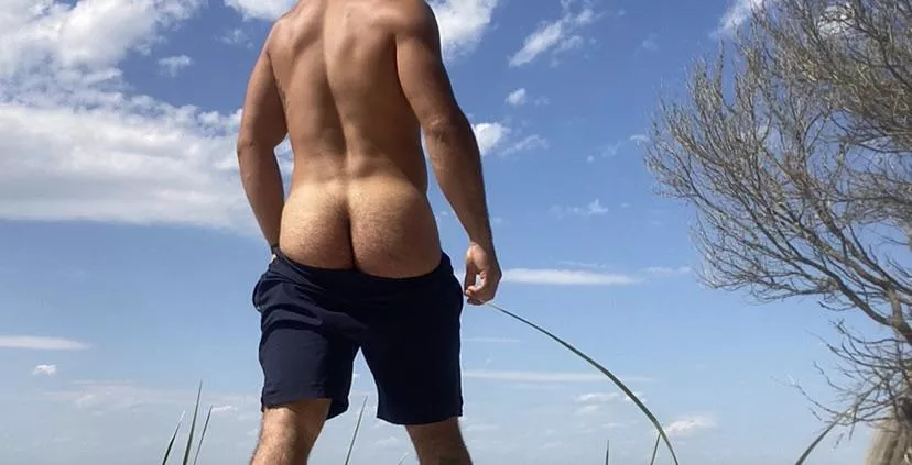 Spring break 🌊 posted by dariusluxx