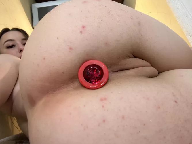 This beautiful gem hides another treasure by wetjuicystrawberry