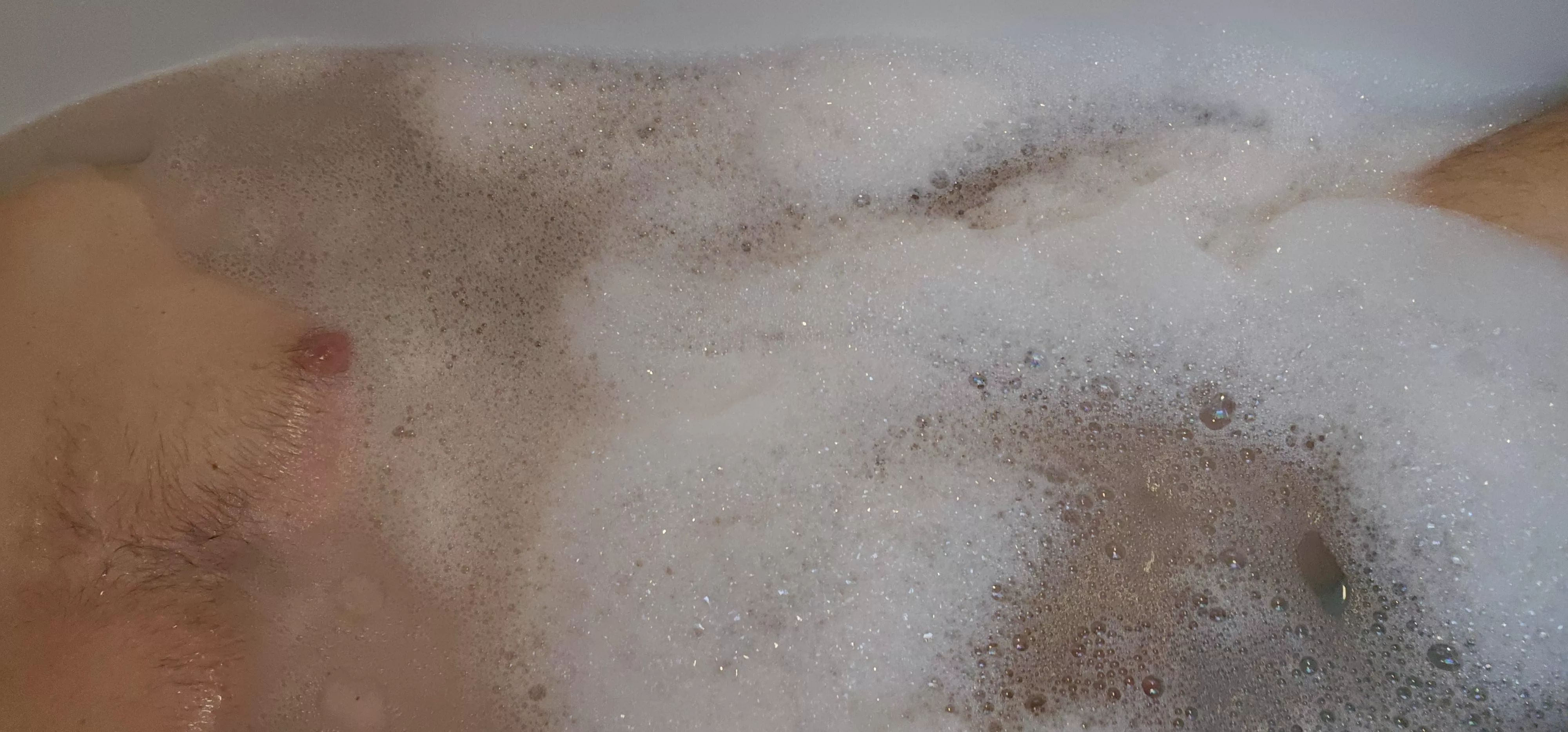 Time to relax before heading out with the GF, finally some alone time together ☺️ posted by baraynes