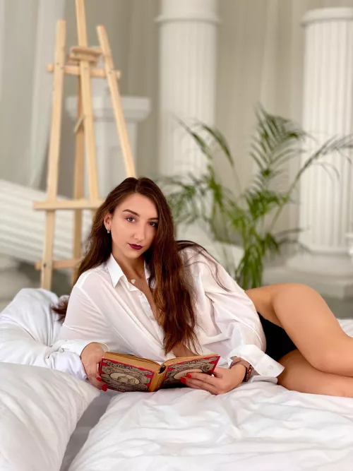 Who wants a secretary wife like me? by CuteGirlAngel