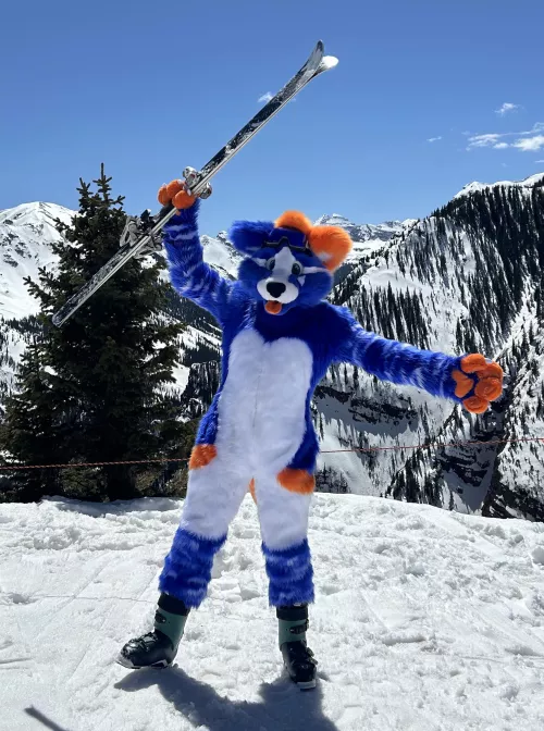 Wishing you a happy #FursuitFriday!!! by Koda_Paws