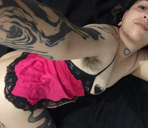 Your fantasy right now is to have your face in my armpits then go down to my fat ass by MISTRESS-FIRE