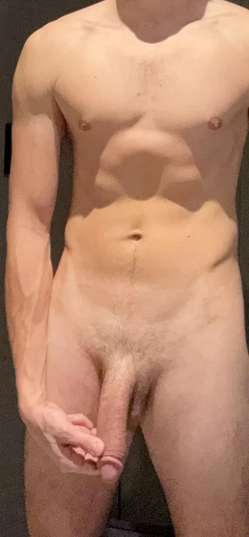 29 smooth, fit USA twunk with a big white cock. chat me for my snap by tankxx436987