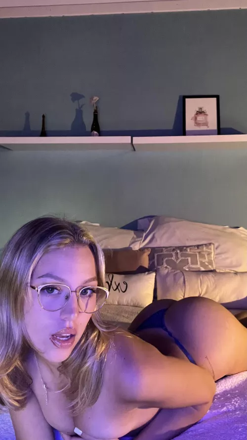 am I your favorite pawg? by MosesMathieu