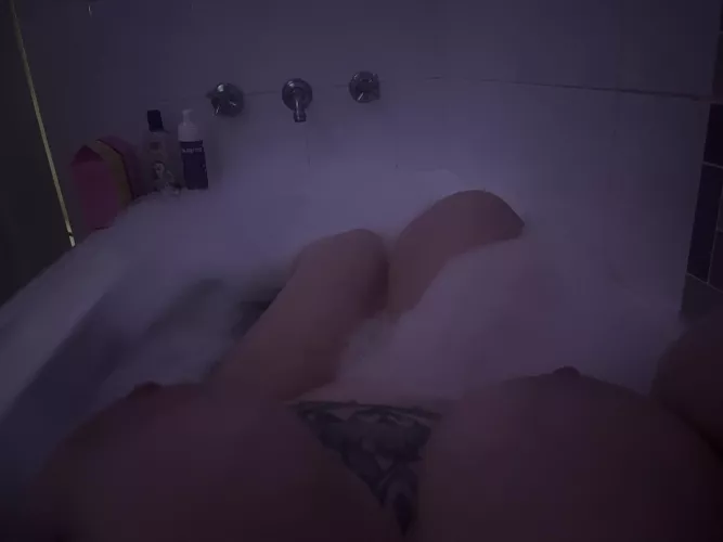 Bath time 🫧🫧 by sosigggr93