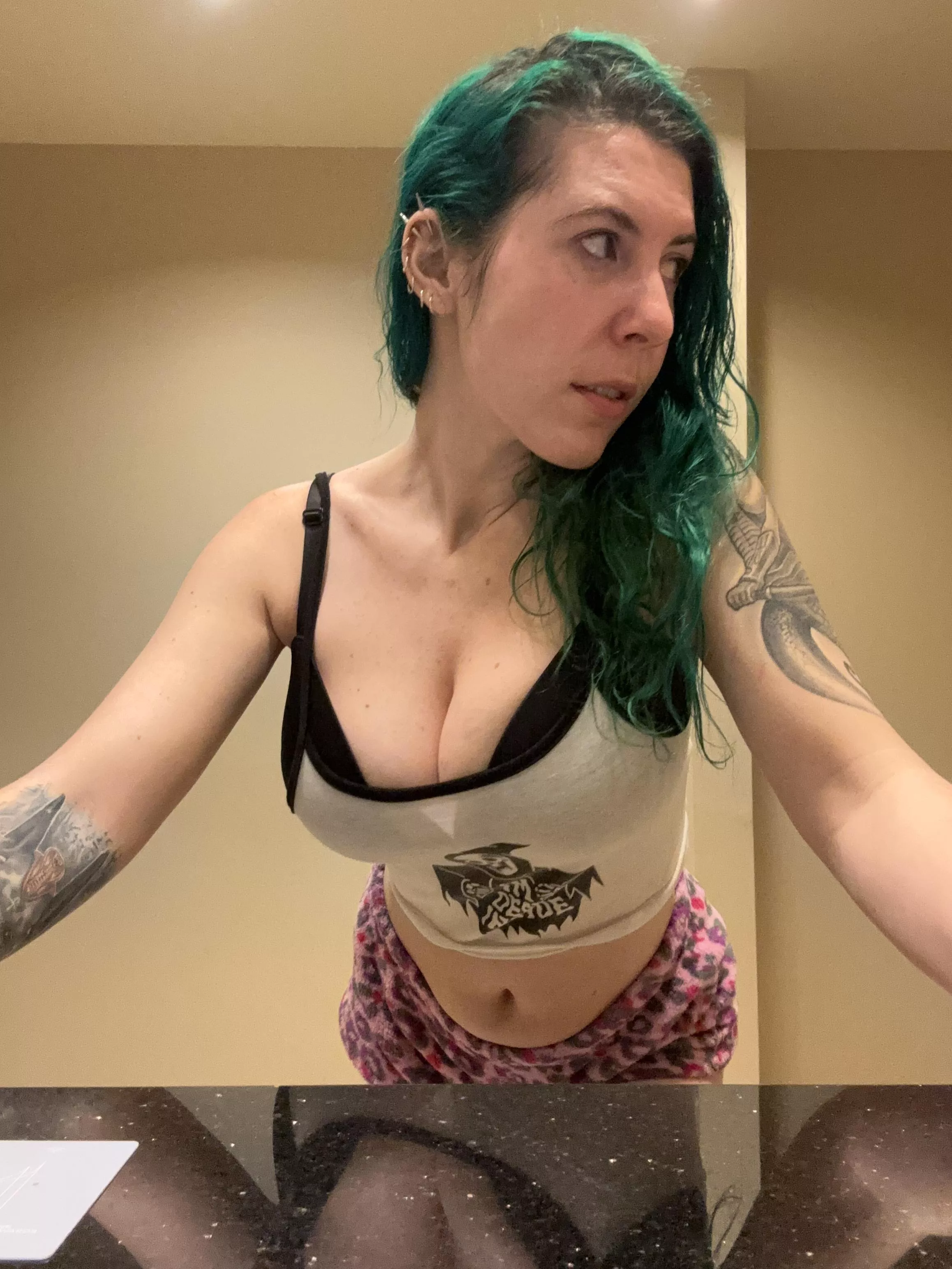 Busty in PJs posted by sirenskiss3