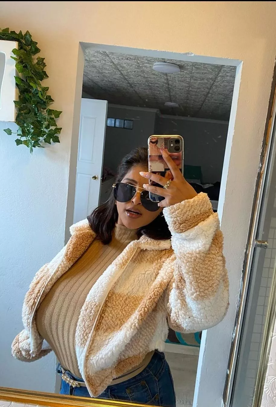 Crazy curves can't be hidden  posted by rudeNwrecked