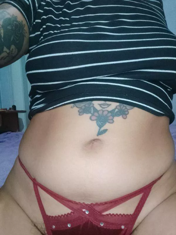 fingers and tongues report that your supreme navel has arrived. posted by xiris420