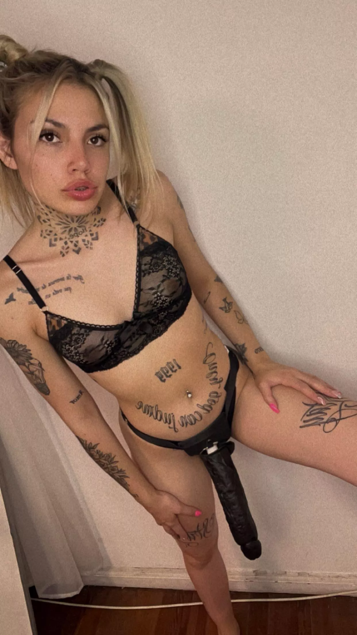 Good morning ! Anyone who eats hard cock for breakfast? posted by Emiliaadisson