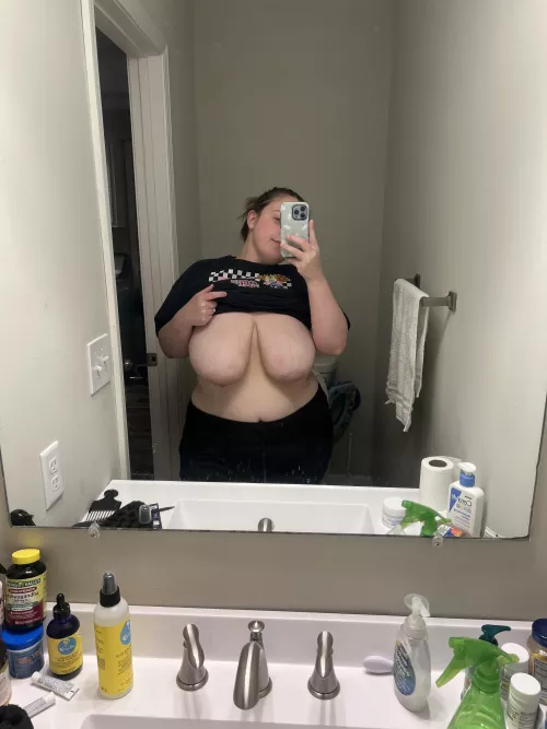 Happy 4/20! After you smoke come grab a handful ☺️. by liz7rogers