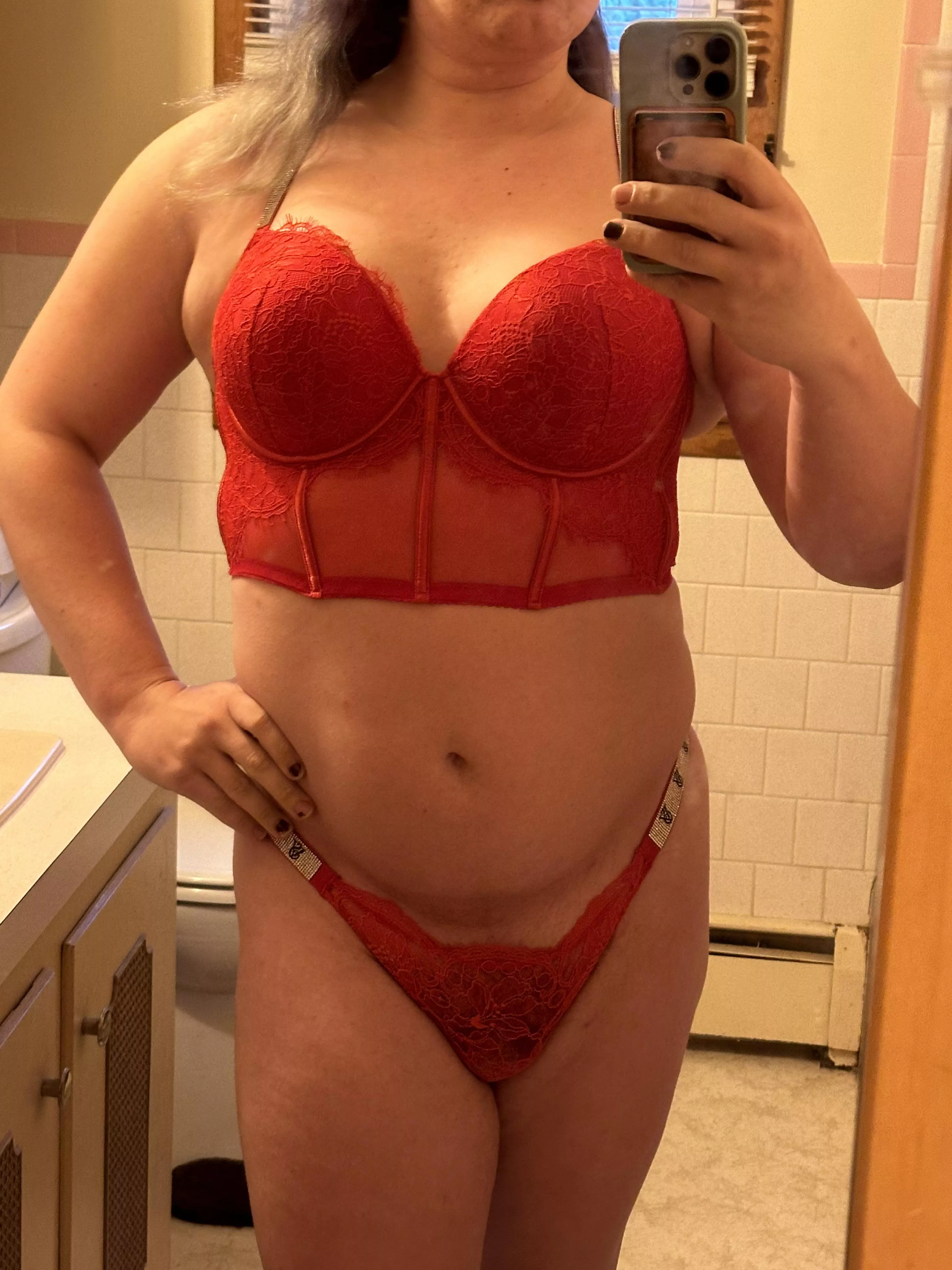 I could be your girl in red posted by thorn-harvestar