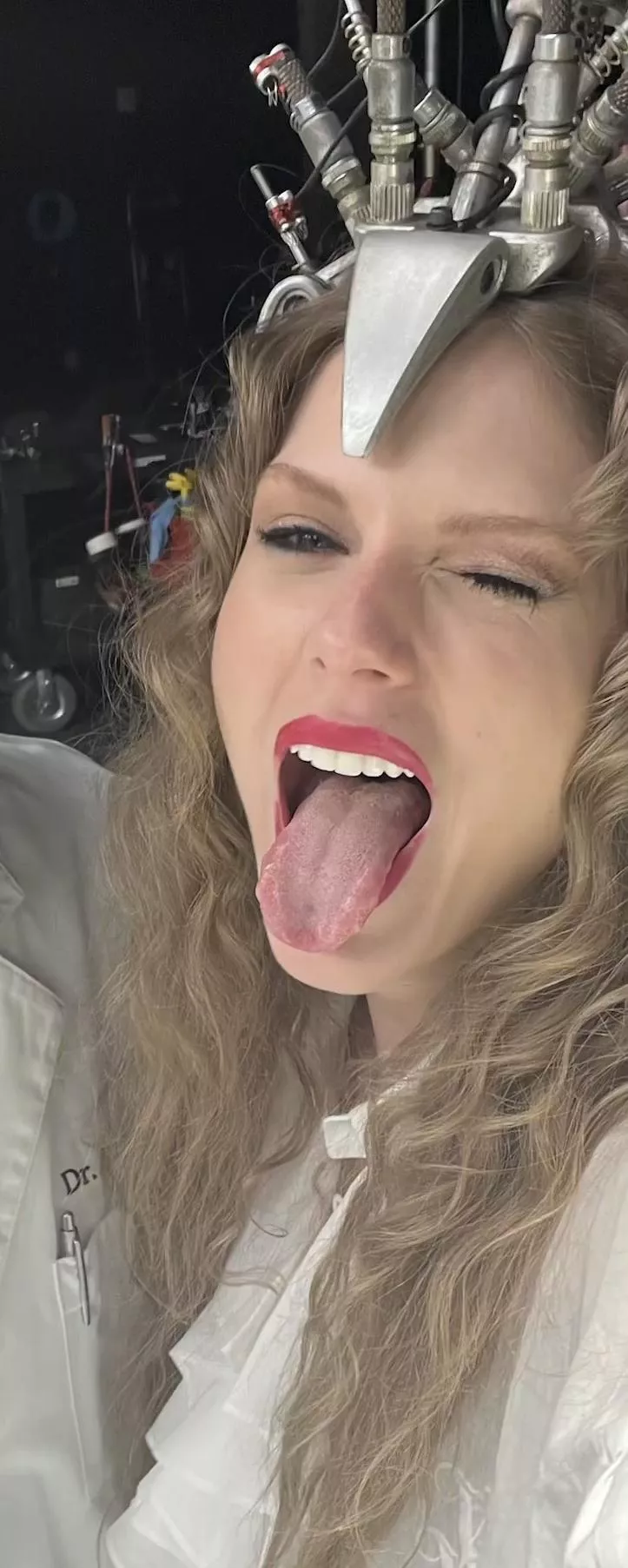 I need a bud to drain me for Taylor Swift posted by Good_Position_5148