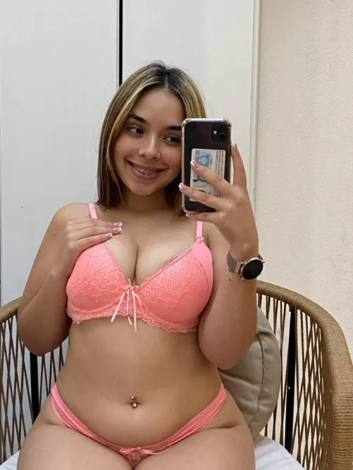 Just turned 18 and still kinda new to this online posting.. am I cute				 by fishdidit