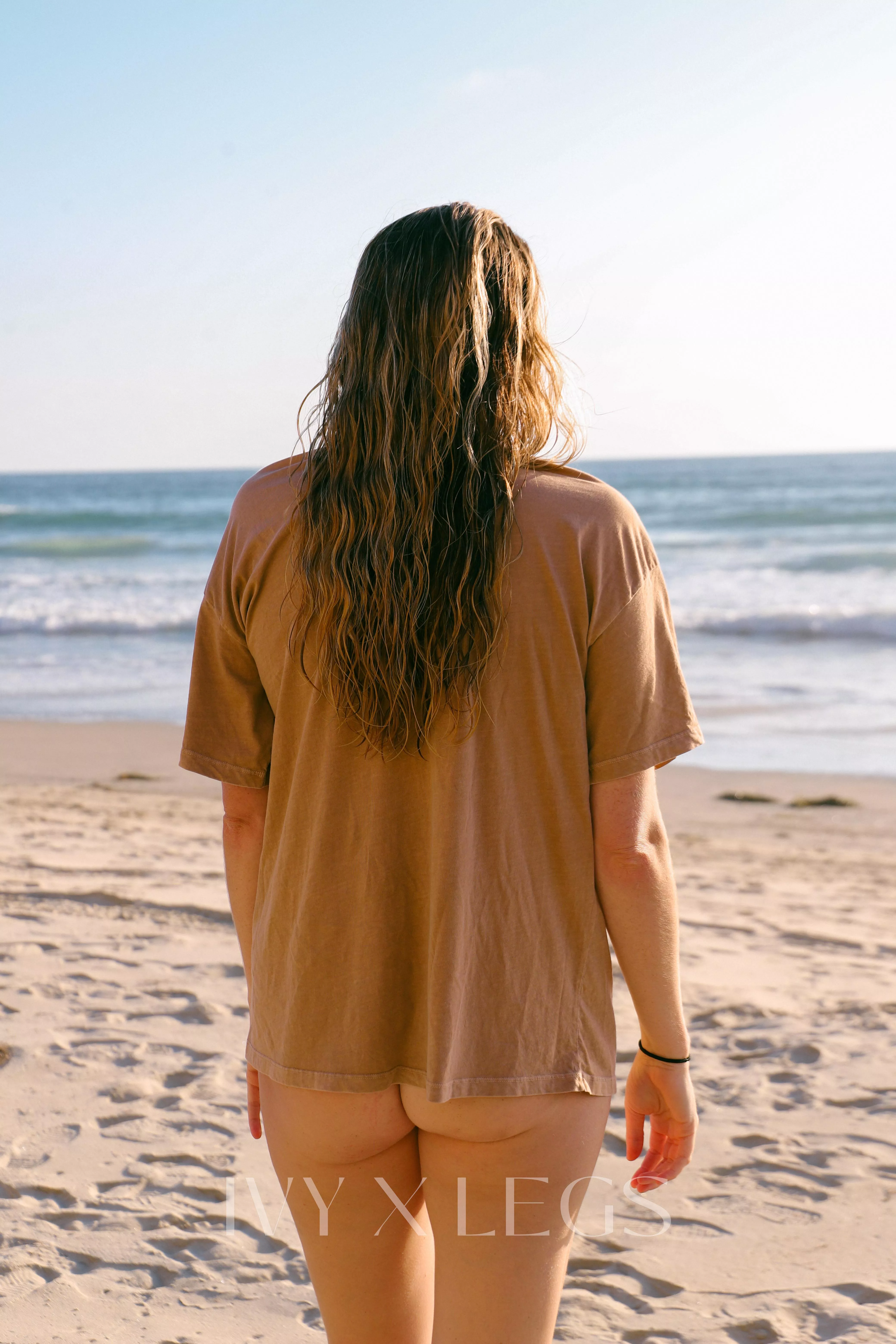 Keeping an eye out for surfers so I can take my shirt off  posted by IvyXLegs