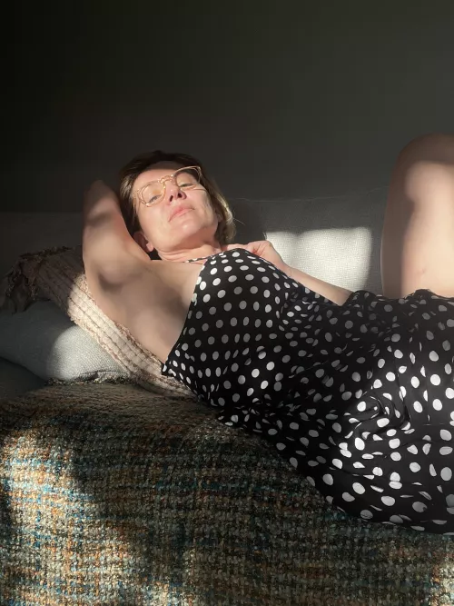 Love the way the sun warms my skin [F41] by KellyDundee