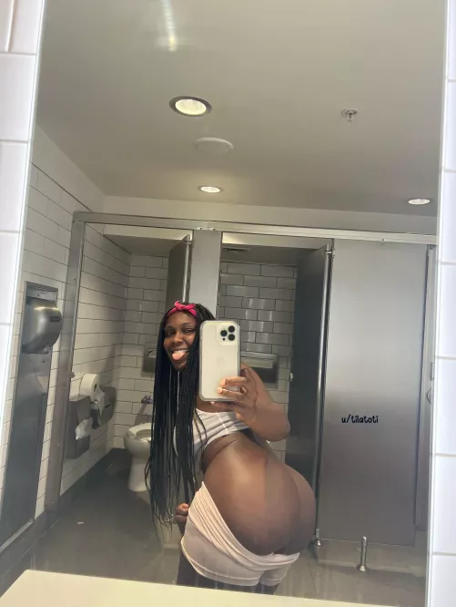 Mirror mirror on the wall by TilaToti