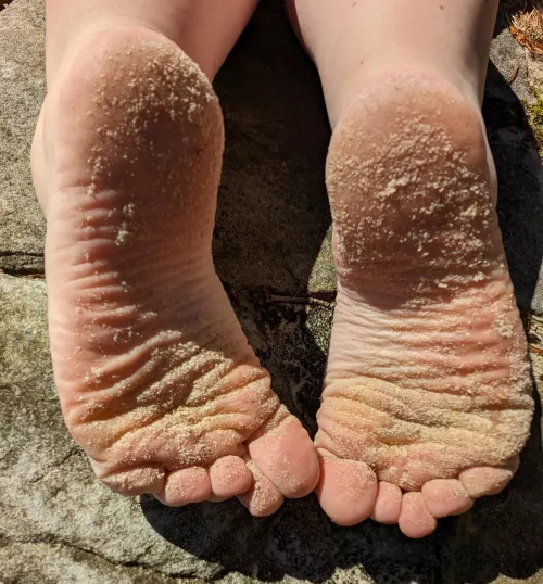 Sandy toes and soles by CoffeeFeet_