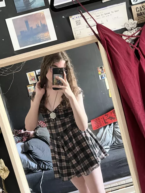 Tryin out a new aesthetic, do you guys like it? by Ahhh_28