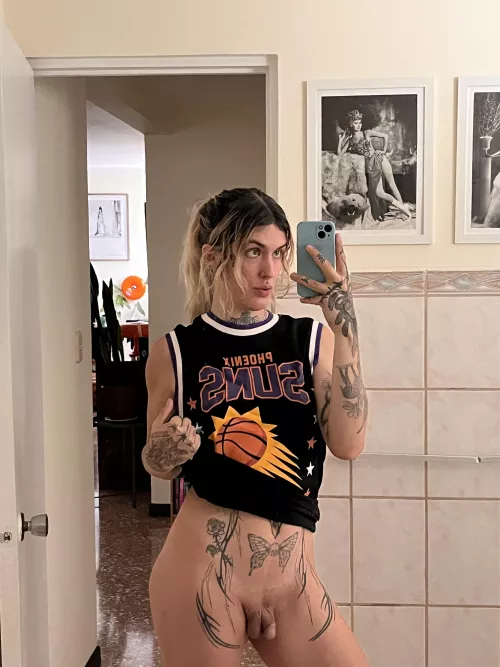 What better than a tgirl who likes basketball? by helloizzzy