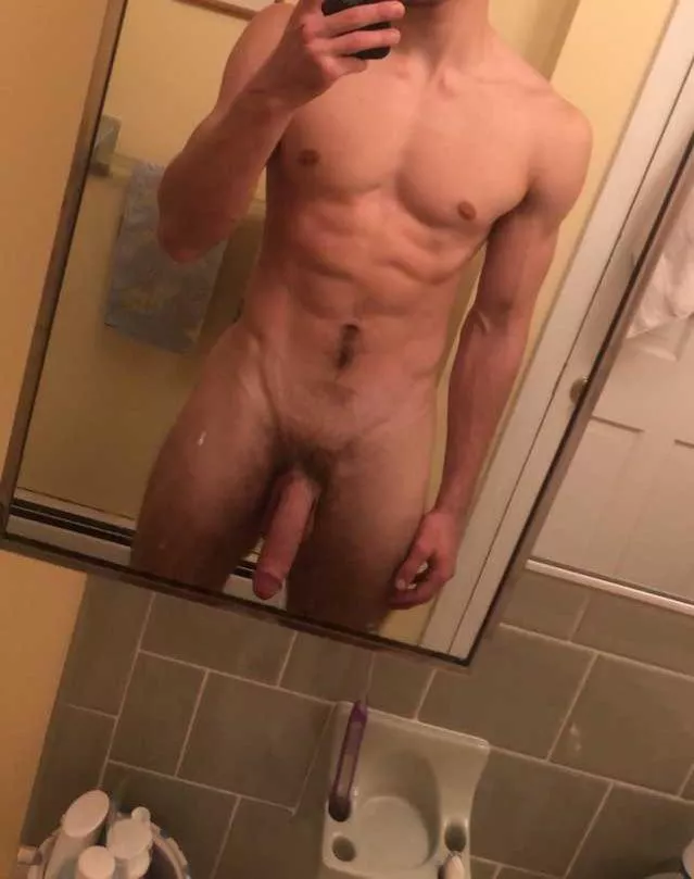 22 college for fit bros hmu @chrisnorth2024 posted by Gullible_Goat_6558