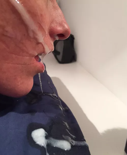 After a nice cumshot on my face I really want the tongue of a girl who cleans me and kisses me by EVERYROFSEX