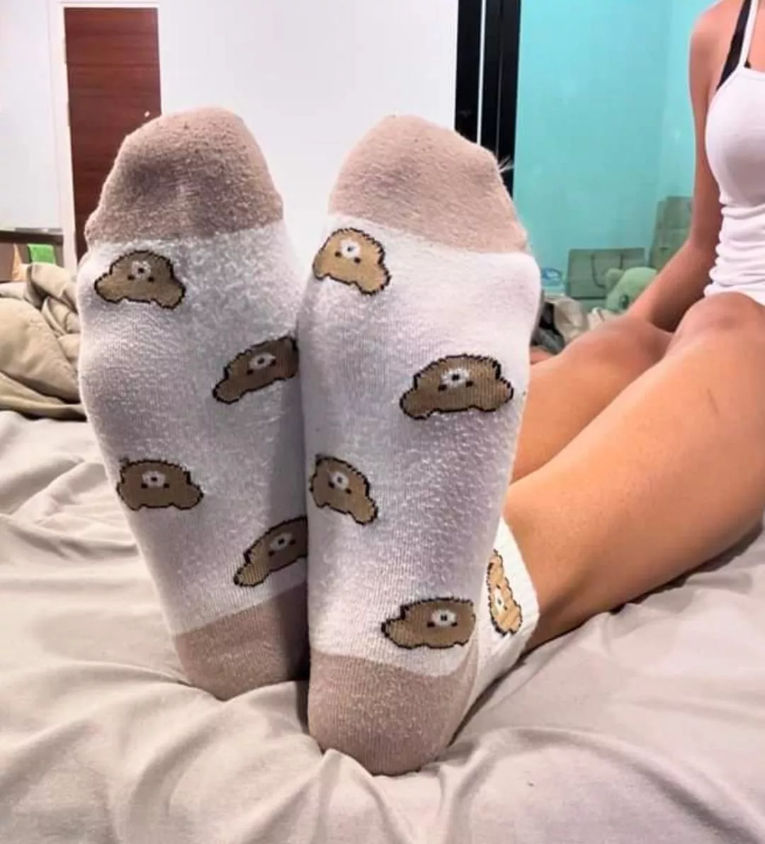 Do you like my socks ? posted by ninacuteasianfeets