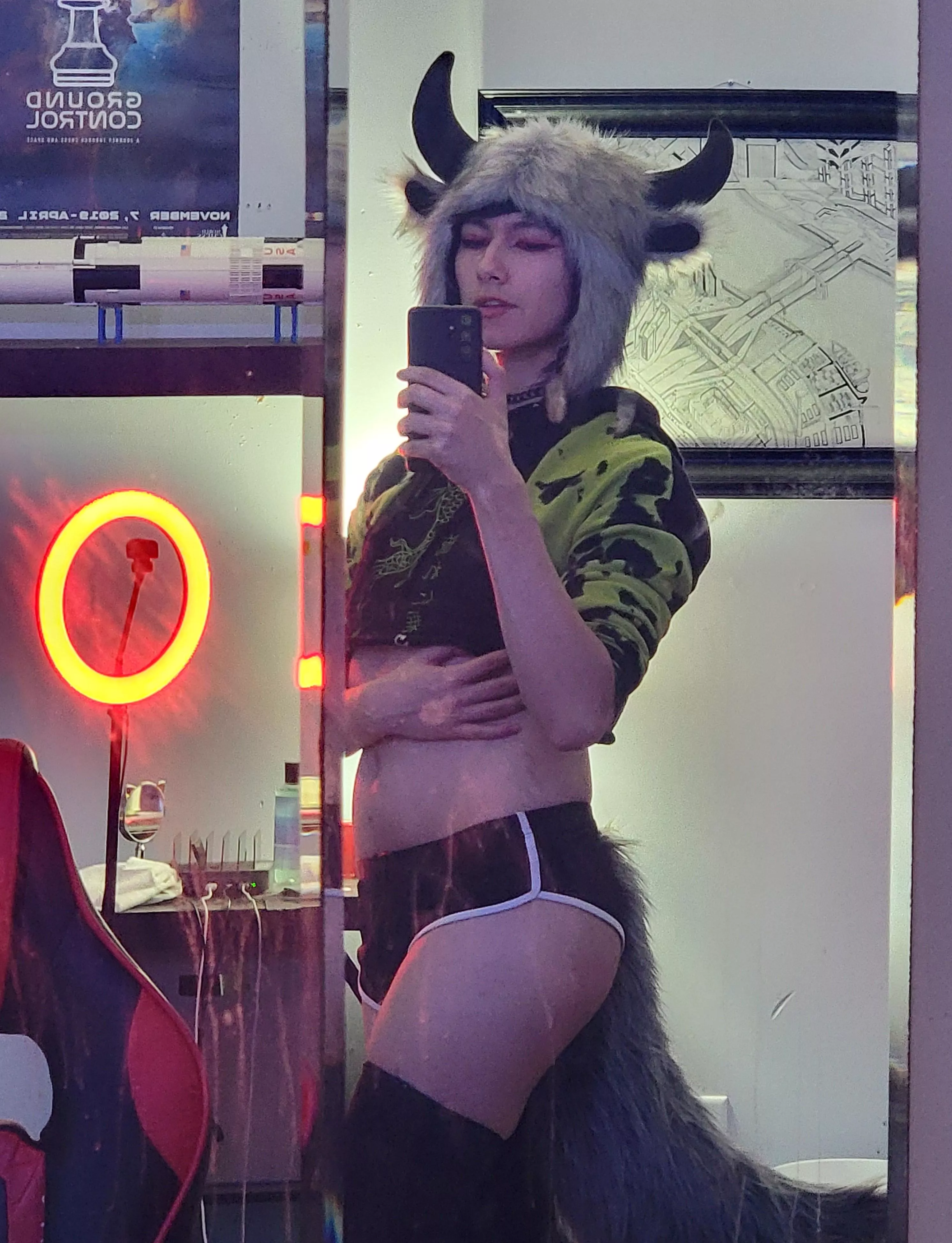 Do you think my hat is cute? 🥺 posted by willzoneiumOwO