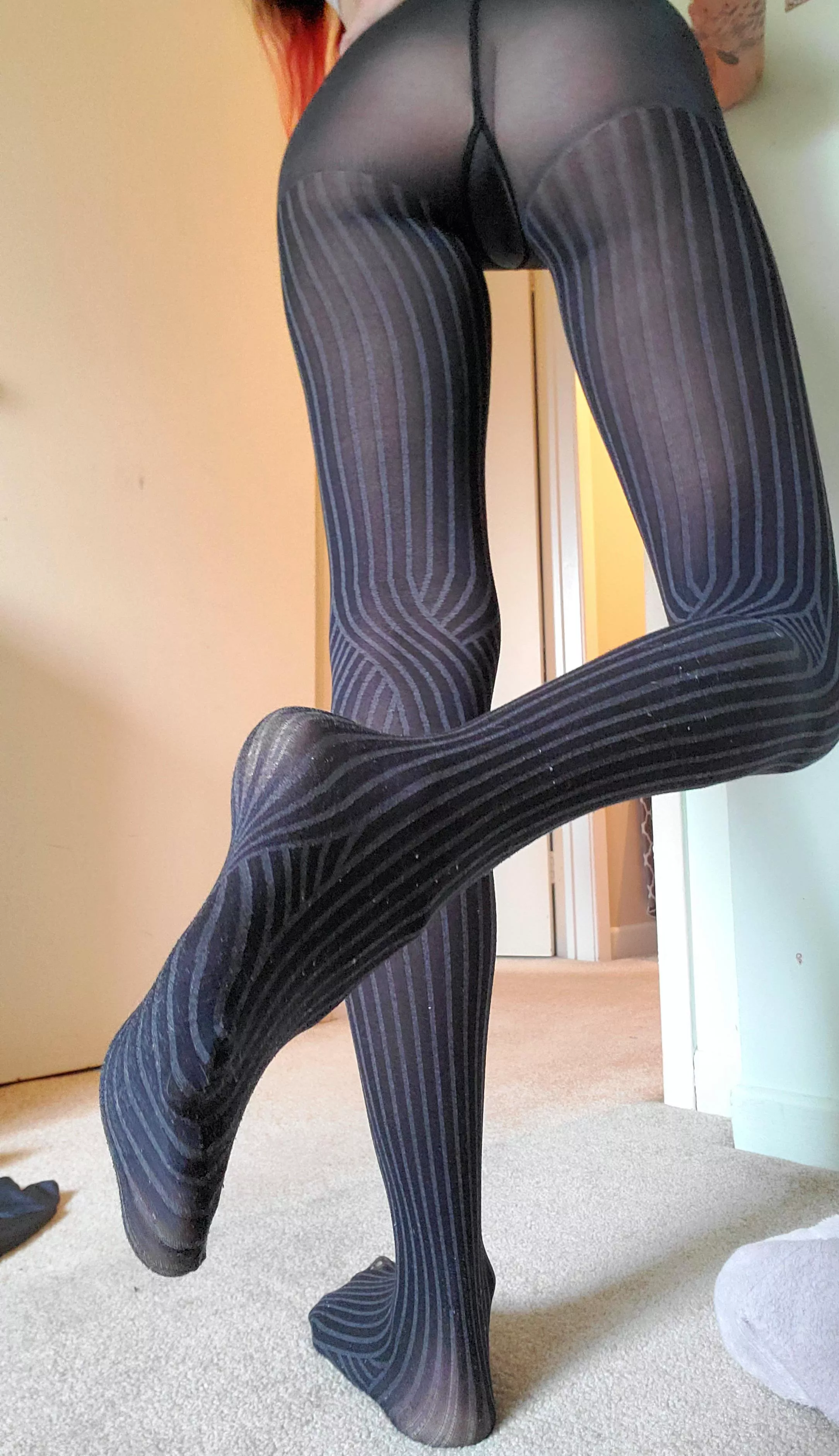 Extra long legs in tights.. posted by popruzhinka
