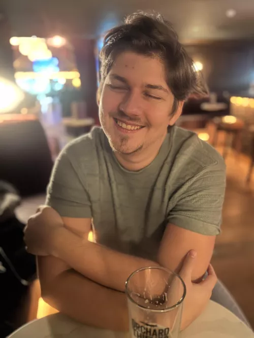 Felt a bit shy about it but here’s my smile that I don’t like 🤓 by Tyrindrael