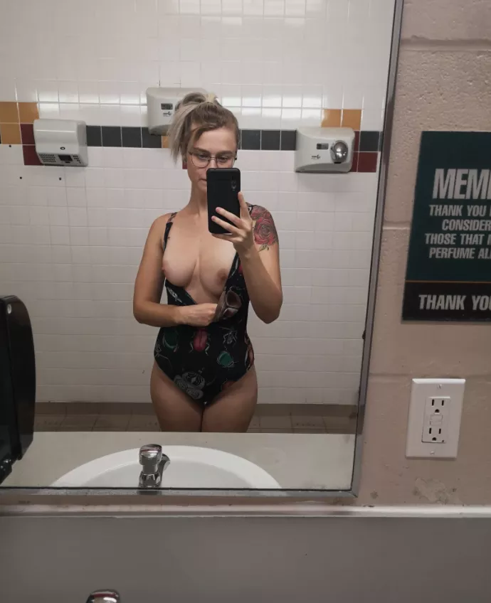 Flashing in the community center change room  posted by _Natie_