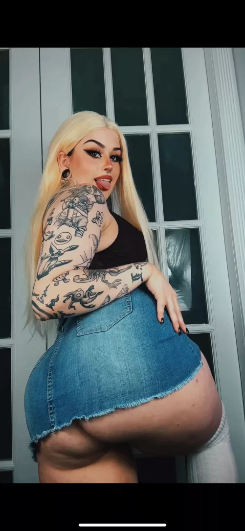 From 1 to 10 how much do you want to spank me by NOMADTVS