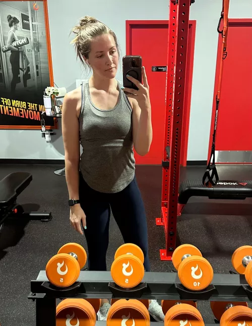 getting in a quick lift 😘 by cumwcourt