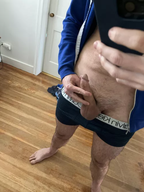 Hanging low by jgx083