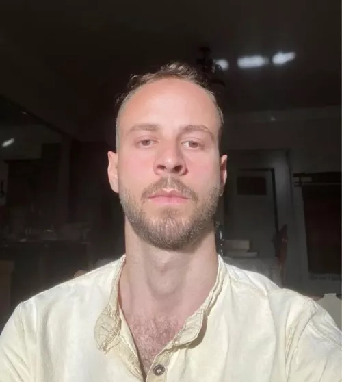 Hey bros 🌈 looking for friends and lovers (26 yo)  by hngjck123