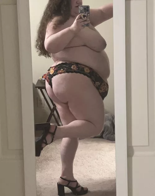 I can’t sleep, but I can think of a way for you to tire me out by arealhandful