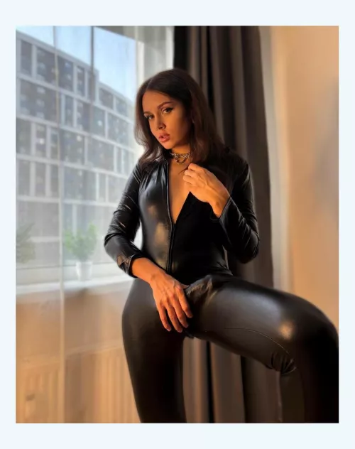 I hope the pizza delivery guy doesn't notice mg big beast 🤭 by No-Difficulty-176