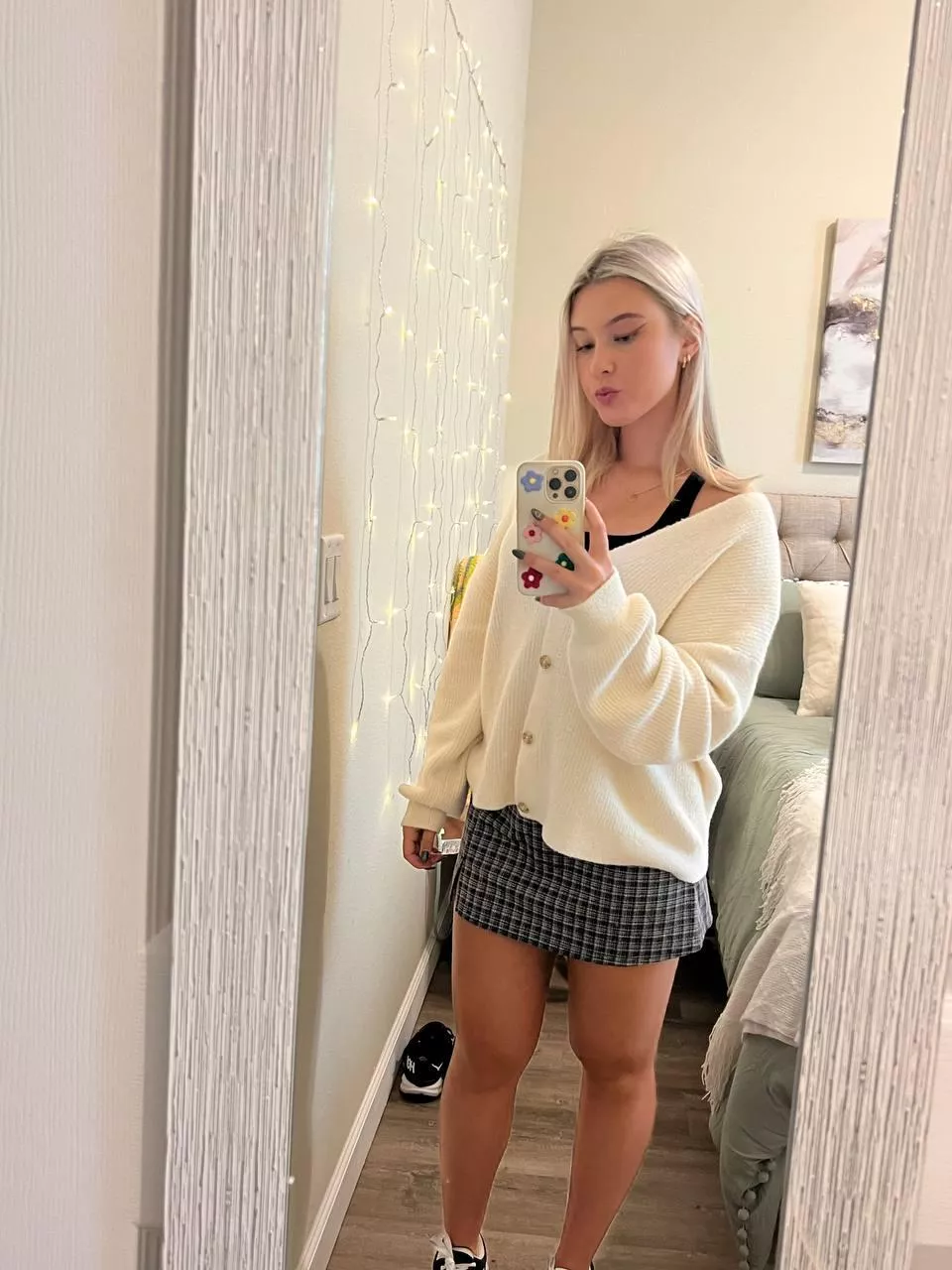 I know, this outfit looks better on the floor posted by sidmin