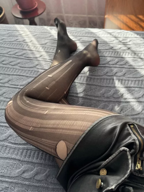 I like to rip my tights off by angelfaith69