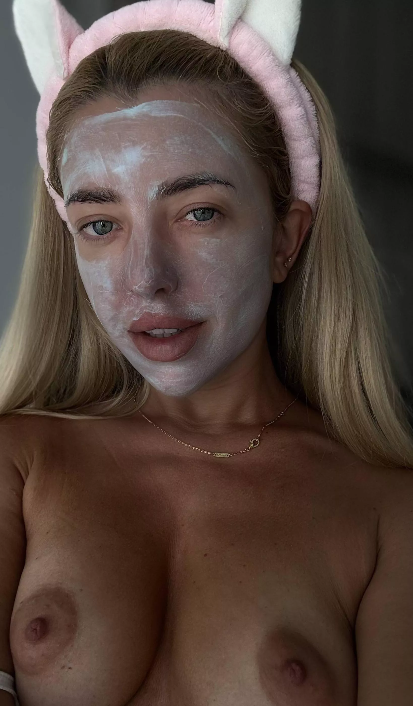 I m applying a cosmetic mask but I would like a biological one posted by RoyalSexyLioness