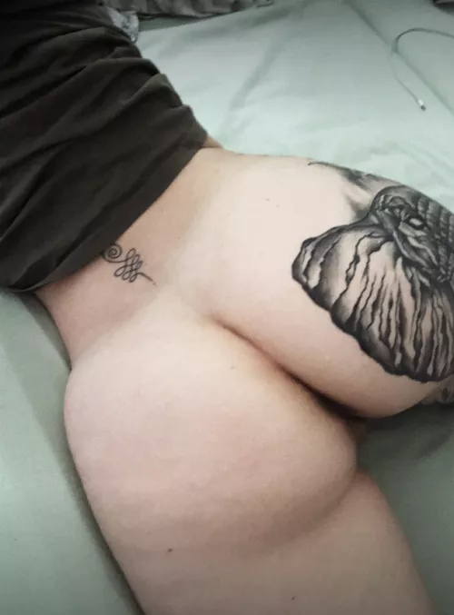 My tiny, tight hole can do strange things by lasaga93