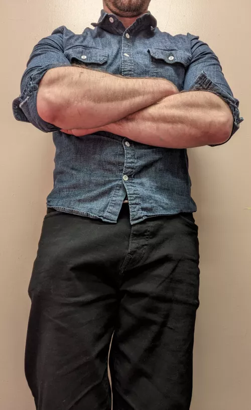 Plenty to stare at in this photo. Strong, thick forearms and...well. by tomatoe1987