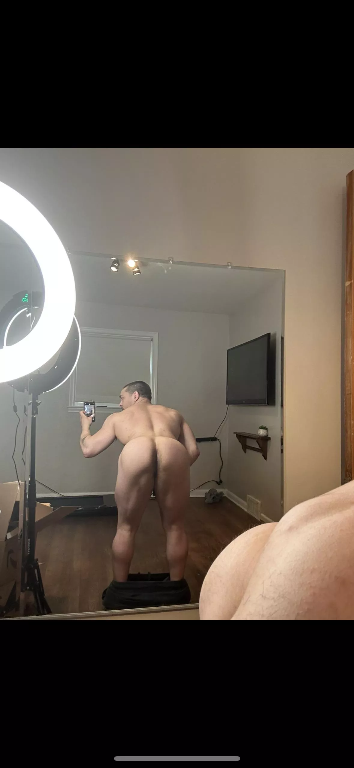 Rate my hamstrings babe 😘 posted by Mattybb68756